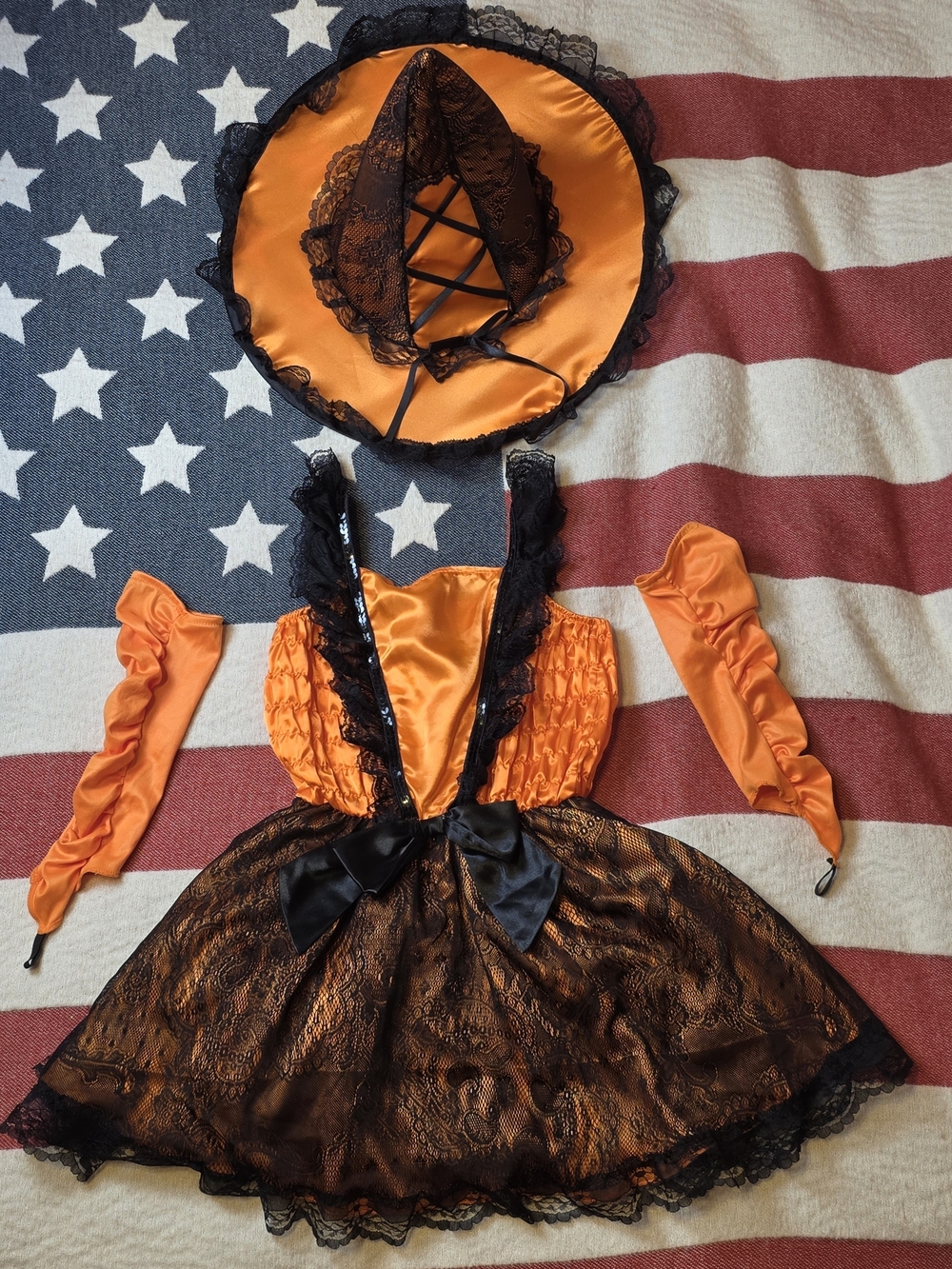 Spooked Halloween Witch Girl Costume Deluxe Set Dress Hat & Gloves Small